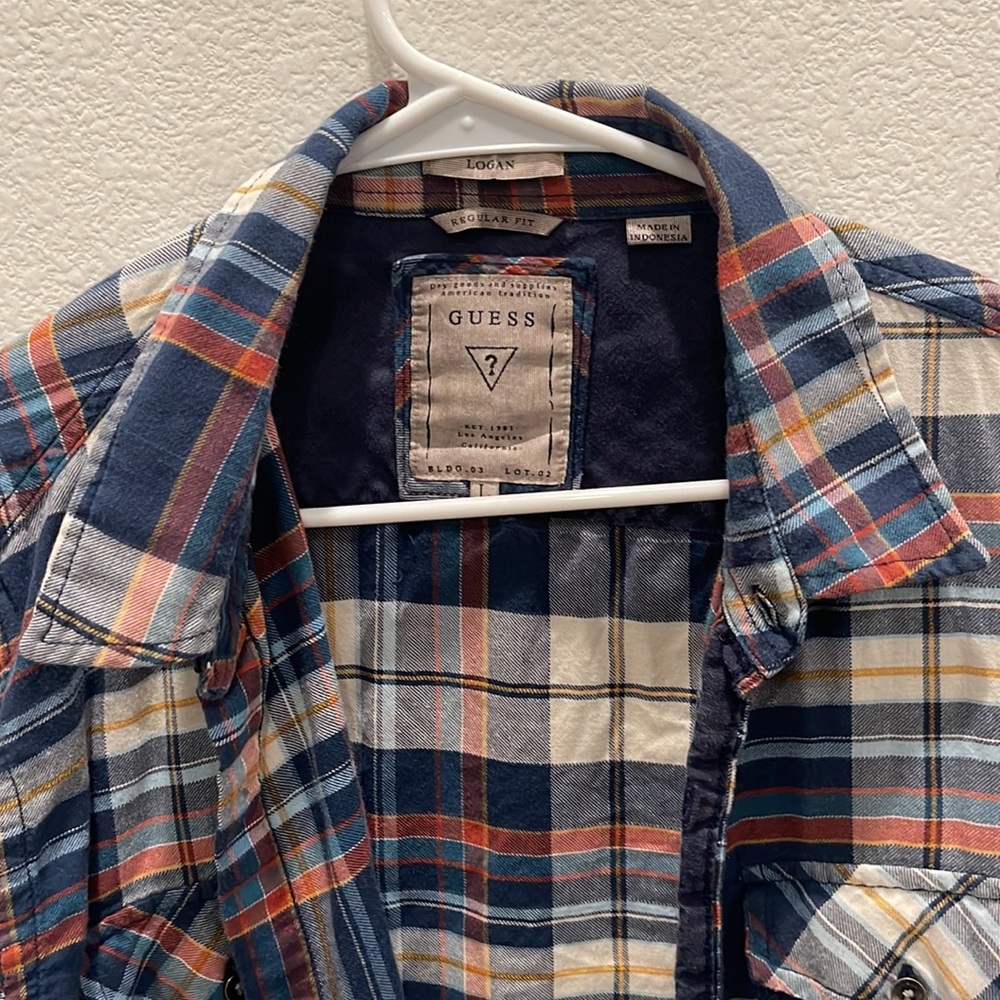 Guess plaid button down - Picture 2 of 4